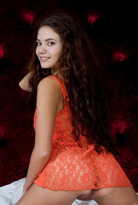 Norma Joel Брюнетка