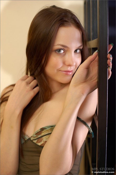 Юная красавица Амели Эмилли
