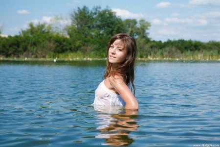 Natalia E Купание в реке