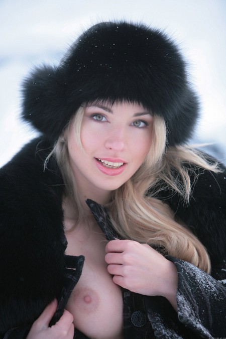 Natalia Volkova В меховом пальто