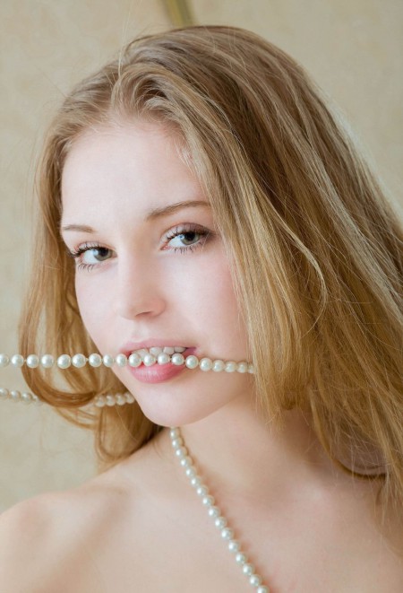 Melena S В белых чулках