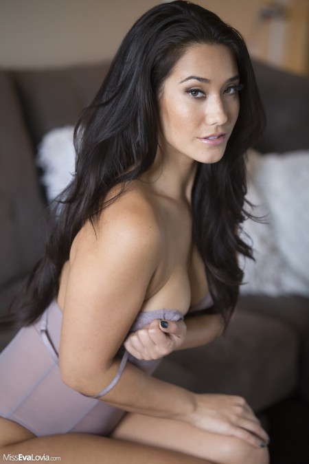 Eva Lovia