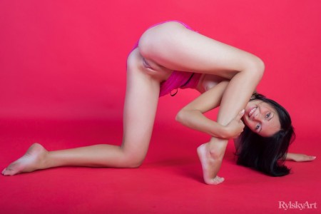 Yvonne A Лабха
