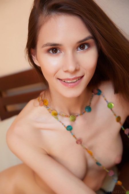Leona Mia Представить Себя