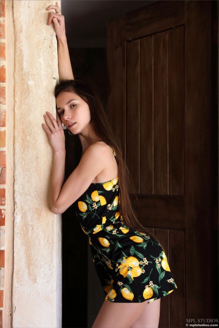 Leona Mia