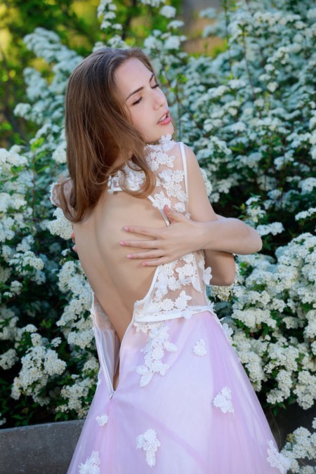 Elle Tan