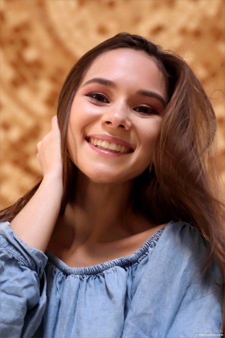 Leona Mia Открытка