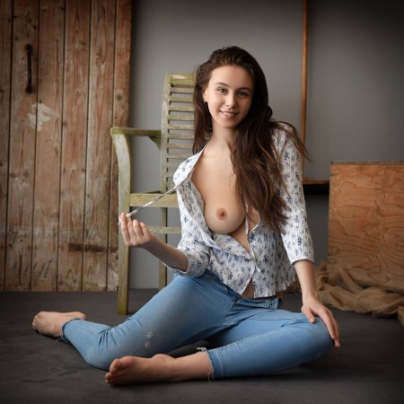 Alisa Amore Представляя