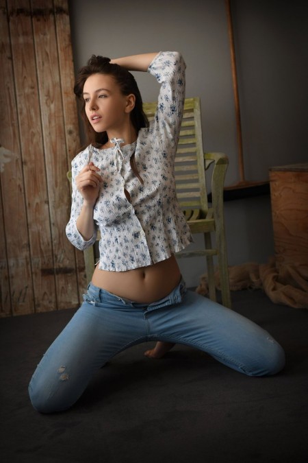 Alisa Amore Представляя