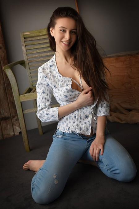 Alisa Amore Представляя
