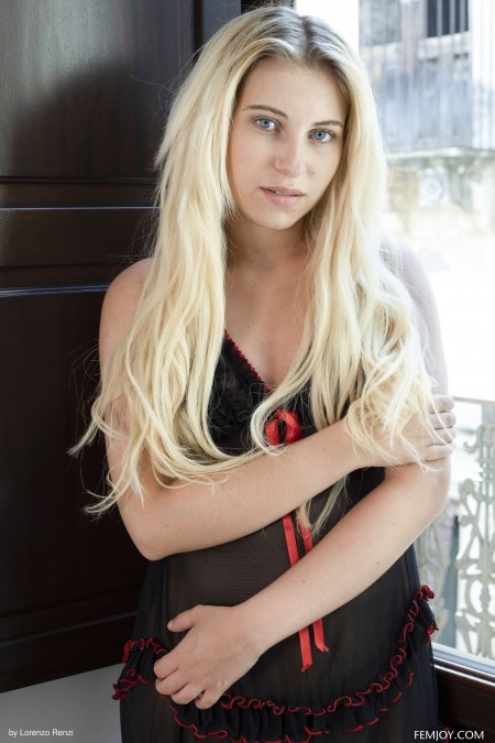Lilly Bella Дебют