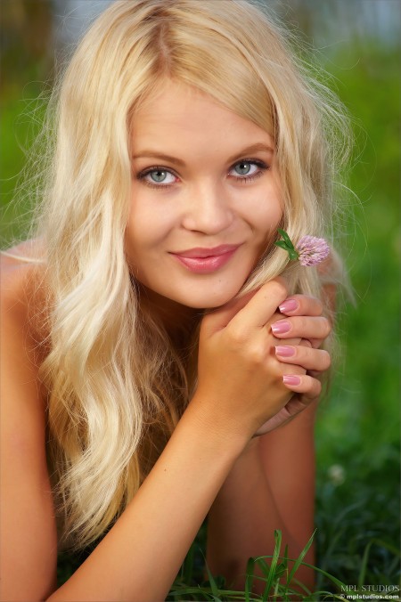 Talia A Юная и игривая