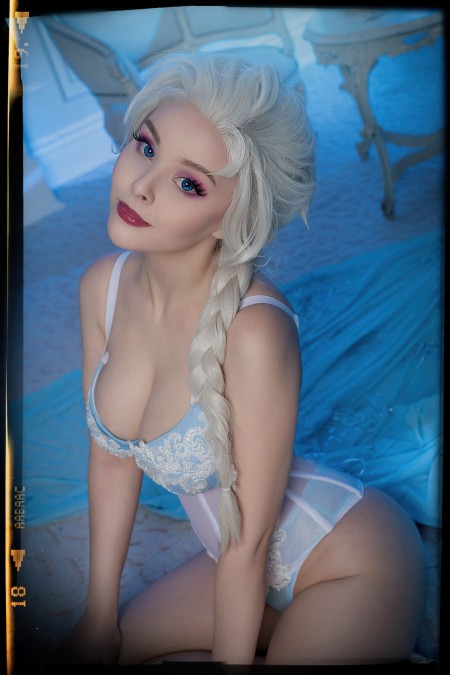 Helly Von Эльза в косплее