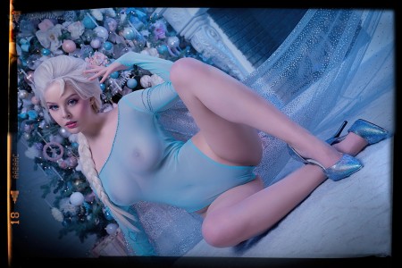 Helly Von Эльза в косплее