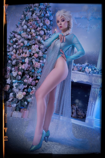 Helly Von Эльза в косплее