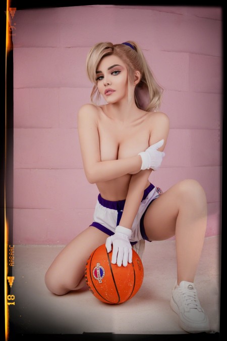 Kalinka Fox Косплей Лолы Банни