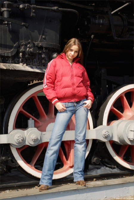 Anya A Открытка с края 7