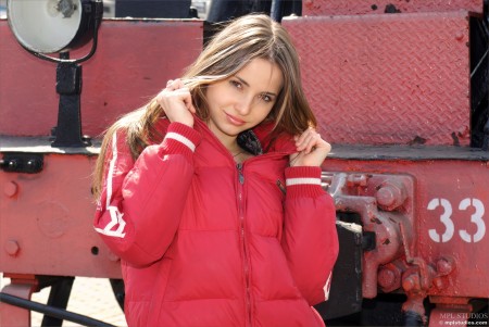 Anya A Открытка с края 7