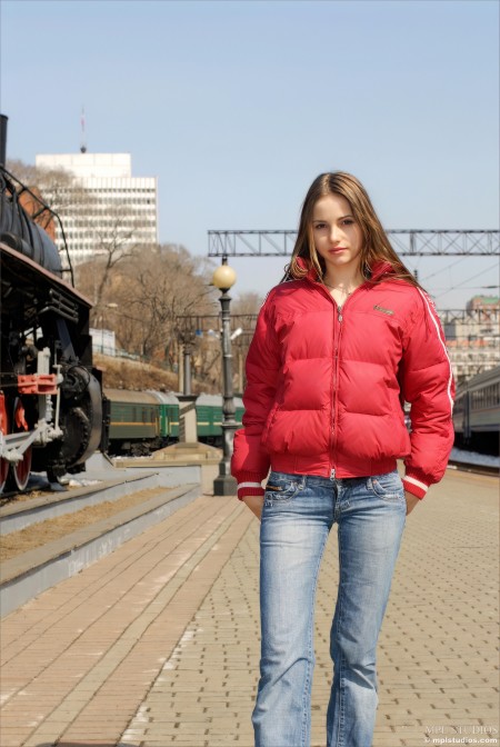 Anya A Открытка с края 7