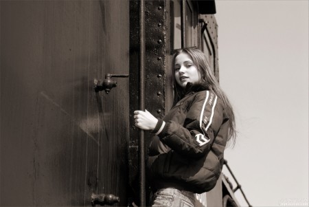 Anya A Открытка с края 7