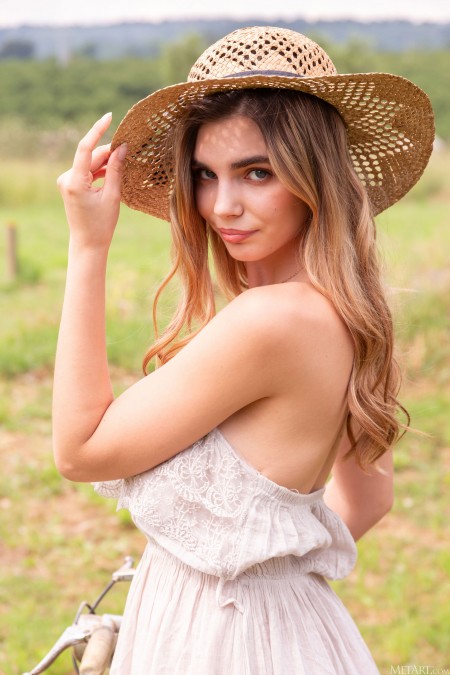 Annette C Представляя