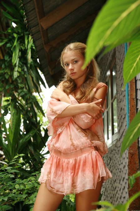 Sonya C Велатиас