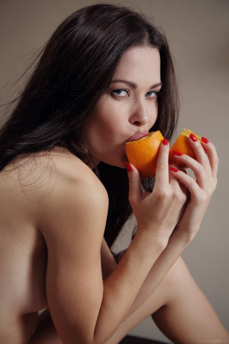 Amelie B Орангия