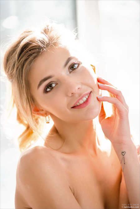Kaitlin A Вся в