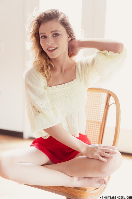 Alice Antoinette Долой Её Блузку