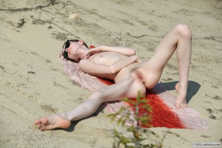 Kylie Amour Дикий пляж