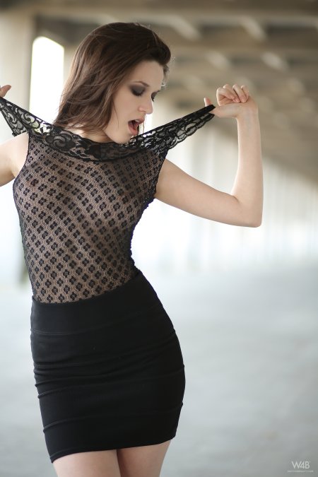 Serena Wood Сексуальная Походка