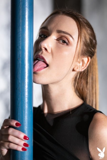 Alexis Crystal Исследуй