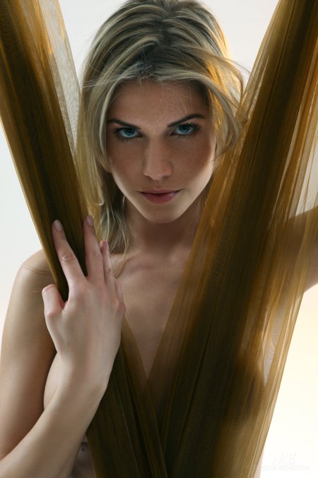 Iveta B Игривость